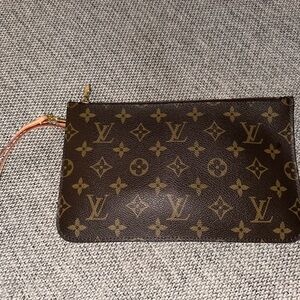 Neverfull pouch monogram